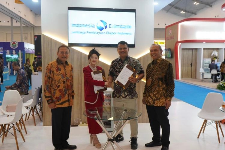 CV Kahaka International, berhasil menandatangani kontrak ekspor produk lidi sawit dengan buyer asal Vietnam senilai 500.000 dollar AS