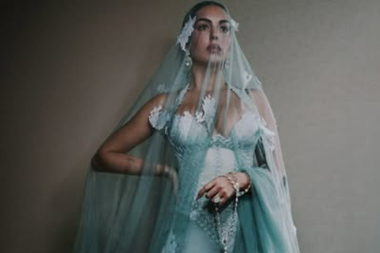 Di Balik Penampilan Tunangan Christiano Ronaldo di Met Gala 2026