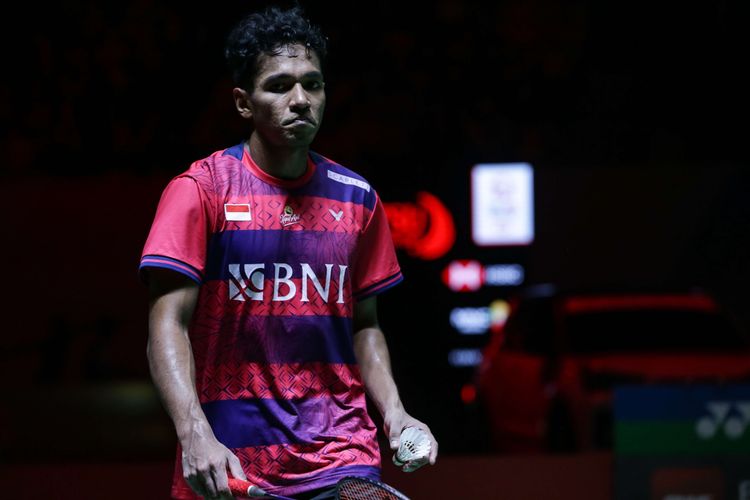 Tunggal putra Indonesia Chico Aura Dwi Wardoyo. Terkini, Chico terhenti pada babak pertama Swiss Open 2023 di St. Jakobshalle, Basel, Swiss, Rabu (23/3/2023). Ia memutuskan mundur dalam kedudukan 1-5 saat melawan Viktor Axelsen karena cedera. 