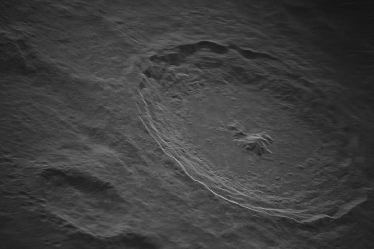 Foto permukaan bulan yang dipotret dengan resolusi tertinggi dari Bumi. Ini adalah pemandangan kawah tycho yang diambil dengan resolusi hampir lima meter kali lima meter dan berisi sekitar 1,4 miliar piksel.