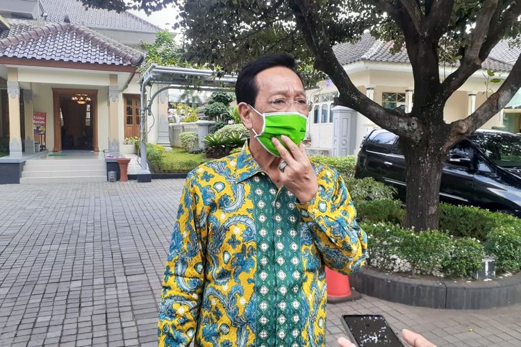 Gubernur DIY Sri Sultan Hamengkubuwono X saat ditemui wartawan di kompleks kepatihan, Yogyakarta, Selasa (21/7/2020)
