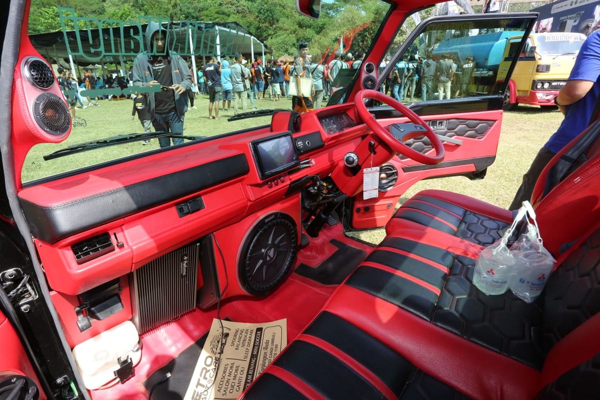 Interior pikap L300 yang sudah dimodifikasi oleh Freedom Audio