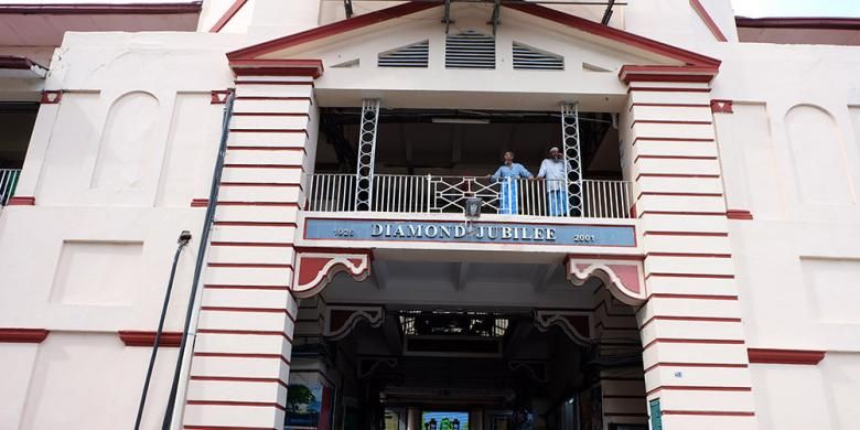 Bagian depan Scott Market, Yangon.