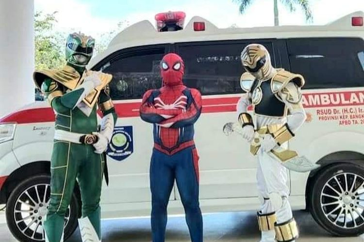 Tiga karakter super hero yang dibawakan wakil direktur RSUD Soekarno Bangka Belitung, Minggu (25/7/2021).