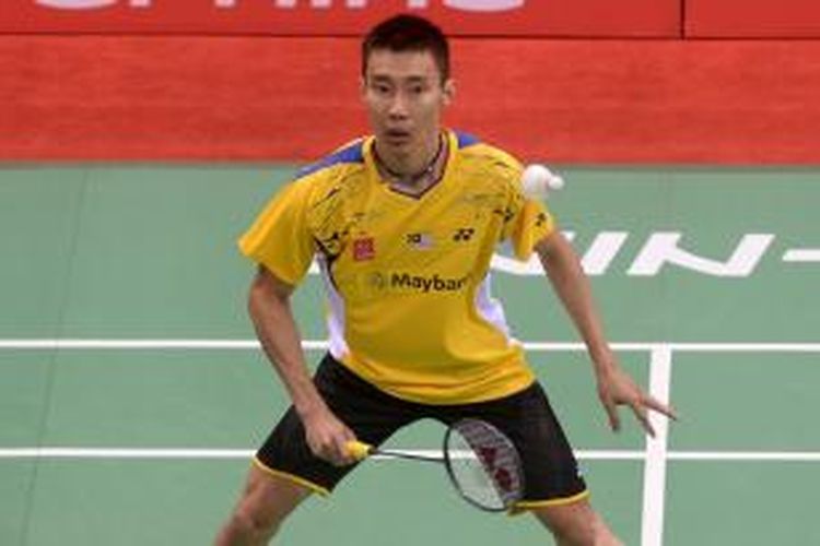 Pemain bulu tangkis Malaysia, Lee Chong Wei, mengembalikan kok ke arah pemain Korea, Son Wan-ho, pada babak penyisihan Grup C Piala Thomas di Siri Fort Indoor Stadium, New Delhi, India, Rabu (21/5/2014).