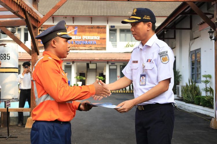 Aksi Heroik Purwono di Perlintasan Yogyakarta, Hentikan Kereta dan Raih Penghargaan KAI