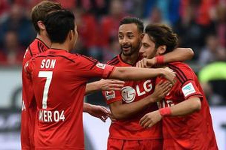 Bayer Leverkusen merayakan kemenangan atas Bayern Muenchen, Sabtu (2/5/2015). 