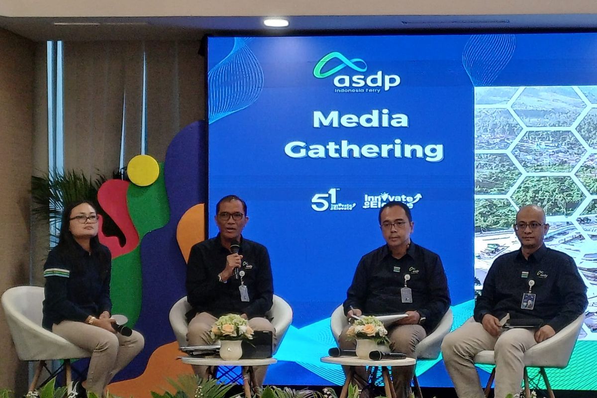 Direktur Komersial dan Pelayanan ASDP Indonesia M. Yusuf Hadi saat media gathering di Kantor Pusat ASDP, Jakarta, Rabu (3/4/2024).