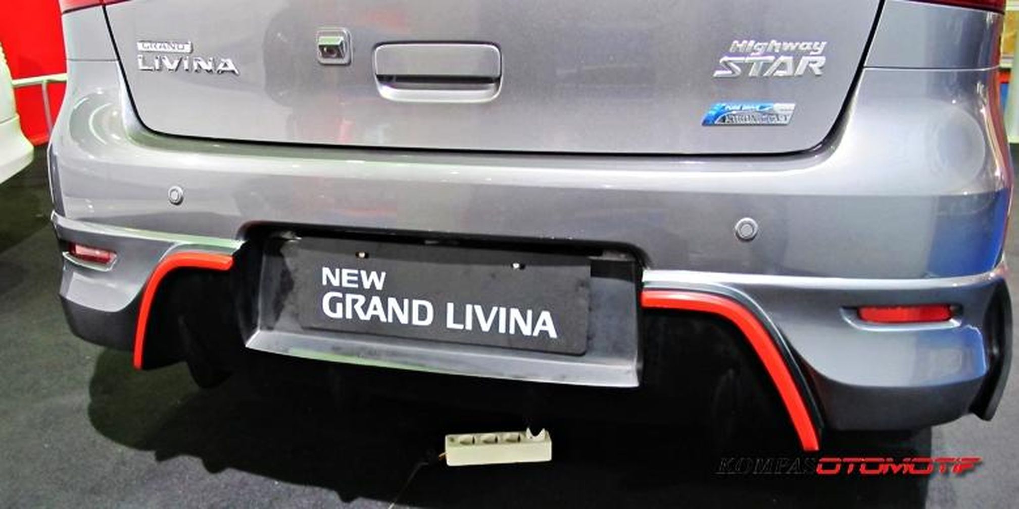Kumpulan Gambar Modifikasi Mobil Grand Livina Silver Elegan Modifikasi Trail