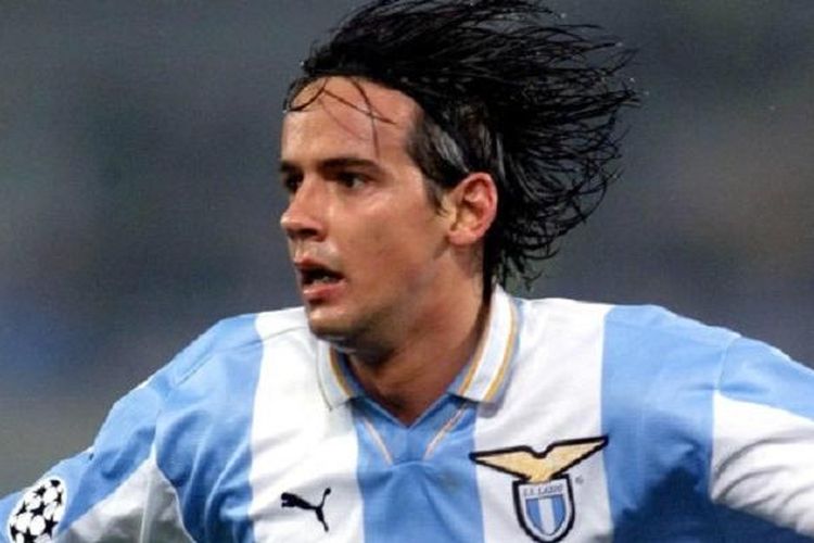 Simone Inzaghi saat masih aktif sebagai pemain. Inzaghi yang kini melatih Inter Milan pernah bermain untuk beberapa klub Liga Italia, salah satunya Lazio.