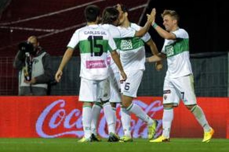 Para pemain Elche saat melawan Athletic Bilbao dalam lanjutan Liga BBVA di Stadion San Mames, Bilbao, 1 November 2013.