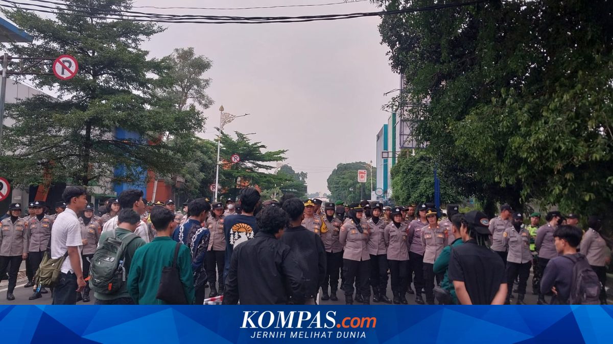 Mahasiswa Demo Turunkan Harga BBM di Bogor, Lalin Jalan Sudirman Ditutup