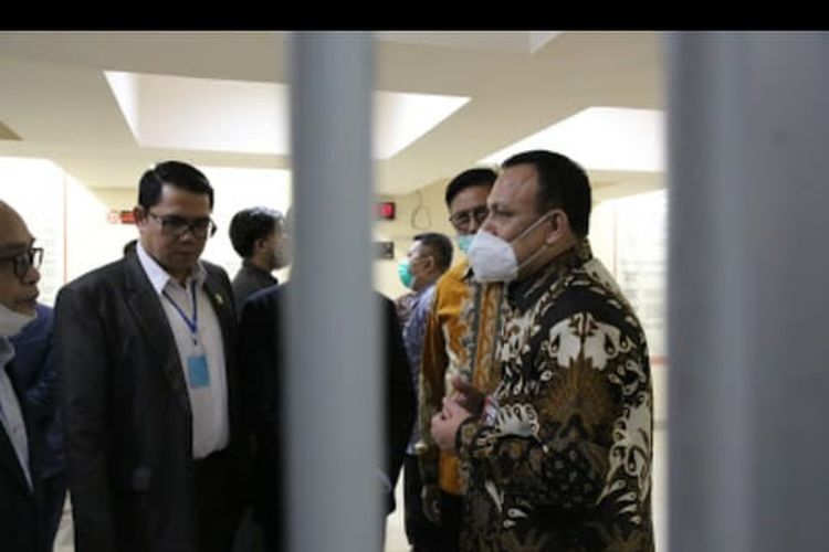 Ketua KPK Firli Bahuri dan sejumlah anggota Komisi III DPR meninjau Rutan Cabang KPK usai rapat dengar pendapat di Gedung Merah Putih KPK, Selasa (7/7/2020).