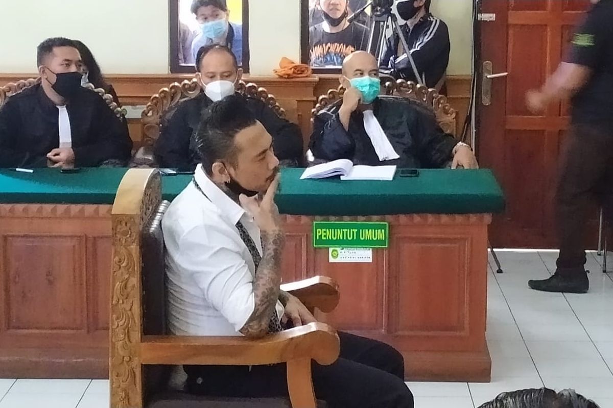 Jerinx menjalani sidang vonis di PN Denpasar, Kamis  (19/11/2020).