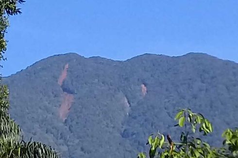 Hulu Sungai Longsor, Tanah di Gunung Salak Terlihat 