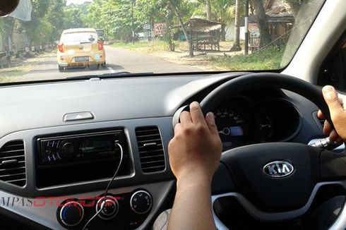 Tips Mengemudi Amam di Jalan Sempit, Wajib Jaga Kecepatan