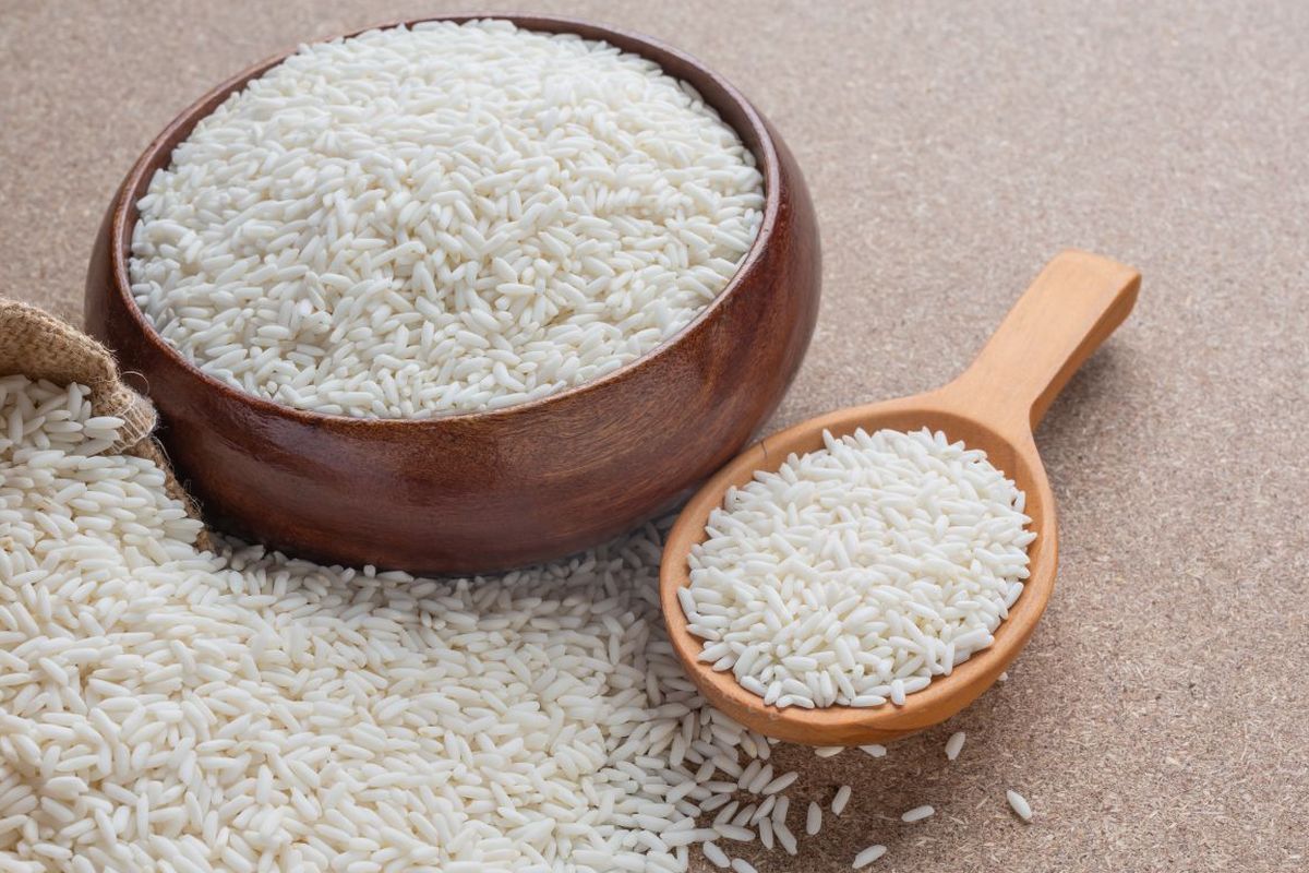 Pilih beras yang paling pas untuk diolah menjadi nasi goreng. 