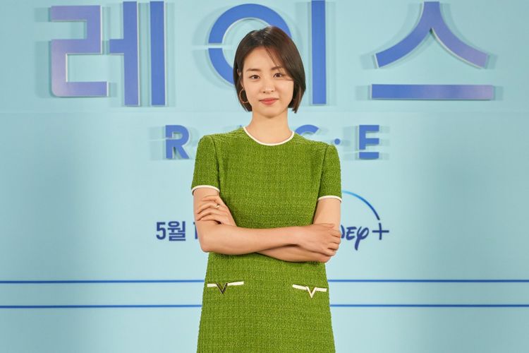 Aktris Lee Yeon Hee saat konferensi pers drama Korea RACE di Korea Selatan, Senin (8/5/2023).