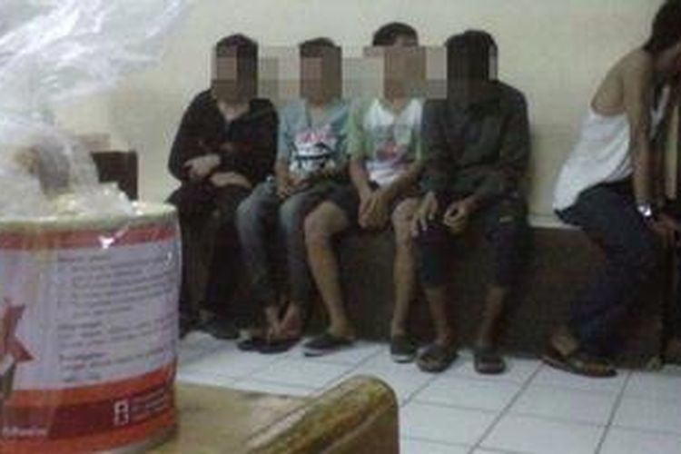 Ilustrasi: lima pelajar yang kedapatan mabuk lem diamankan polisi Bone.