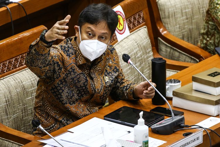 Menteri Kesehatan Budi Gunadi Sadikin memberikan paparan saat menghadiri rapat kerja bersama Komisi IX DPR di Kompleks Parlemen, Senayan, Jakarta, Rabu (13/1/2021). Rapat tersebut membahas ketersediaan vaksin dan pelaksanaan vaksinasi COVID-19. ANTARA FOTO/Rivan Awal Lingga/aww.