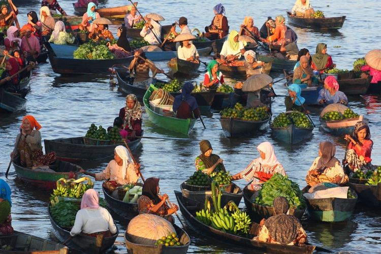 Jukung digunakan di pasar terapung Lok Baintan.