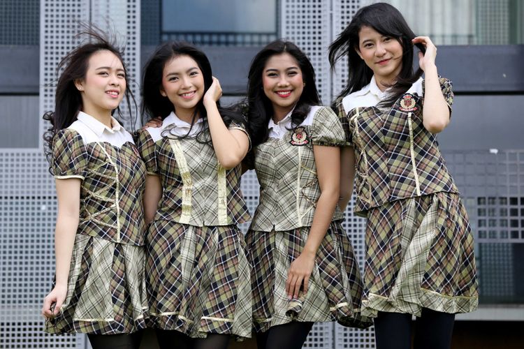 Personel JKT48 Tim KIII berpose saat mengunjungi kantor redaksi Kompas.com, Jakarta, Kamis (8/6/2017). Misi JKT48 Tim KIII untuk mempromosikan konser tunggal mereka yaitu mencari 1.000 Penonton.