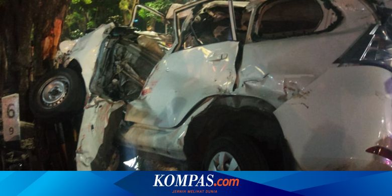 Diduga Terobos Palang Pintu  Mobil  Avanza  Tertabrak Kereta 