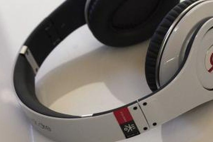 Produk headphone buatan Beats Electronics