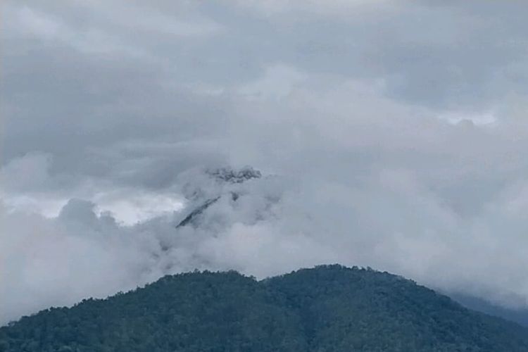 Visual Gunung Ile Lewotobi Laki-laki pada Sabtu (6/4/2024)