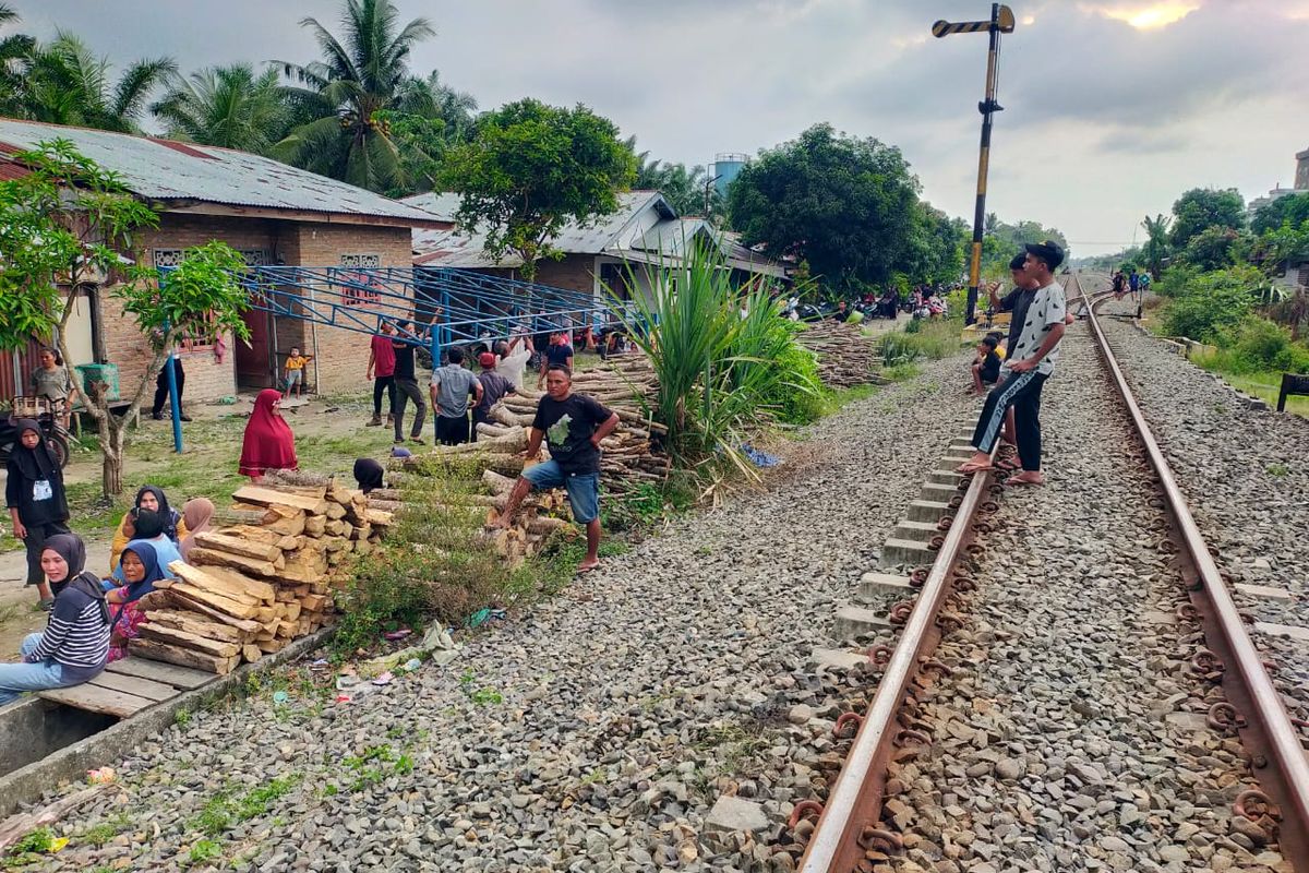 Lokasi balita berusia 2 tahun tertabrak di perlintasan kereta api KM 45,800, Desa Deli Muda Hilir, Kecamatan Perbaungan, Kabupaten  Serdang Bedagai (Sergai), Sumatera Utara, Selasa (13/5/2025)