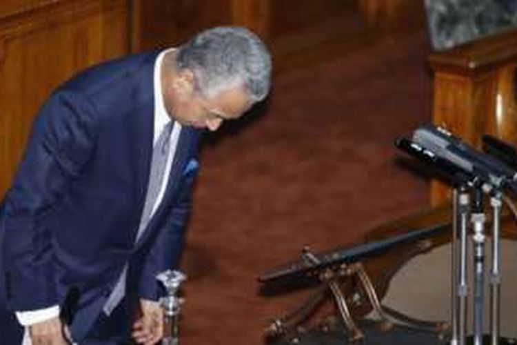 Menteri Ekonomi Jepang Akira Amari mengundurkan diri setelah dituduh korupsi.