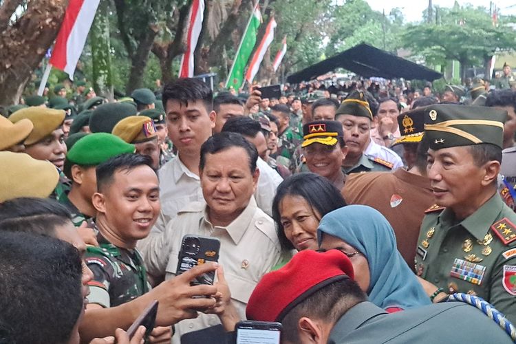 Menhan Prabowo saat Kunker ke Koramil Mamajang Kota Makassar, Sulsel, Kamis (13/7/2023)