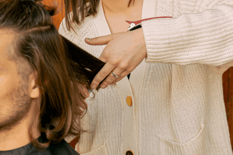 Kapan Waktu Potong Rambut yang Tepat bagi Pria? Jangan Tunggu Berantakan