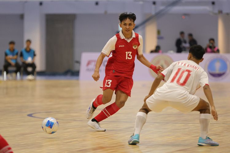 Timnas futsal U16 Indonesia saat menjalani laga Piala AFF Futsal U16 2025 kontra Myanmar yang berlangsung di Nonthaburi Hall, Nonthaburi, Thailand, pada hari Selasa (23/12/2025).