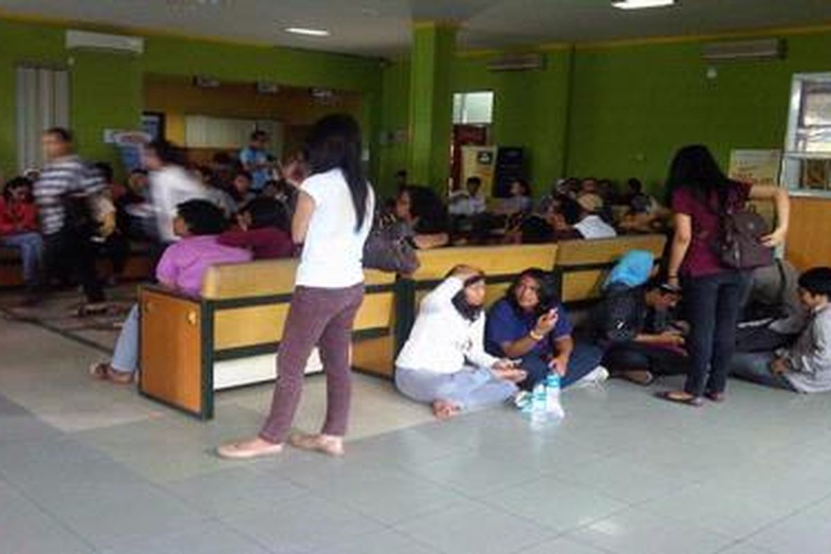 Layanan reservasi tiket kereta api di Stasiun Tugu, Yogyakarta, Sabtu (3/12/2011).