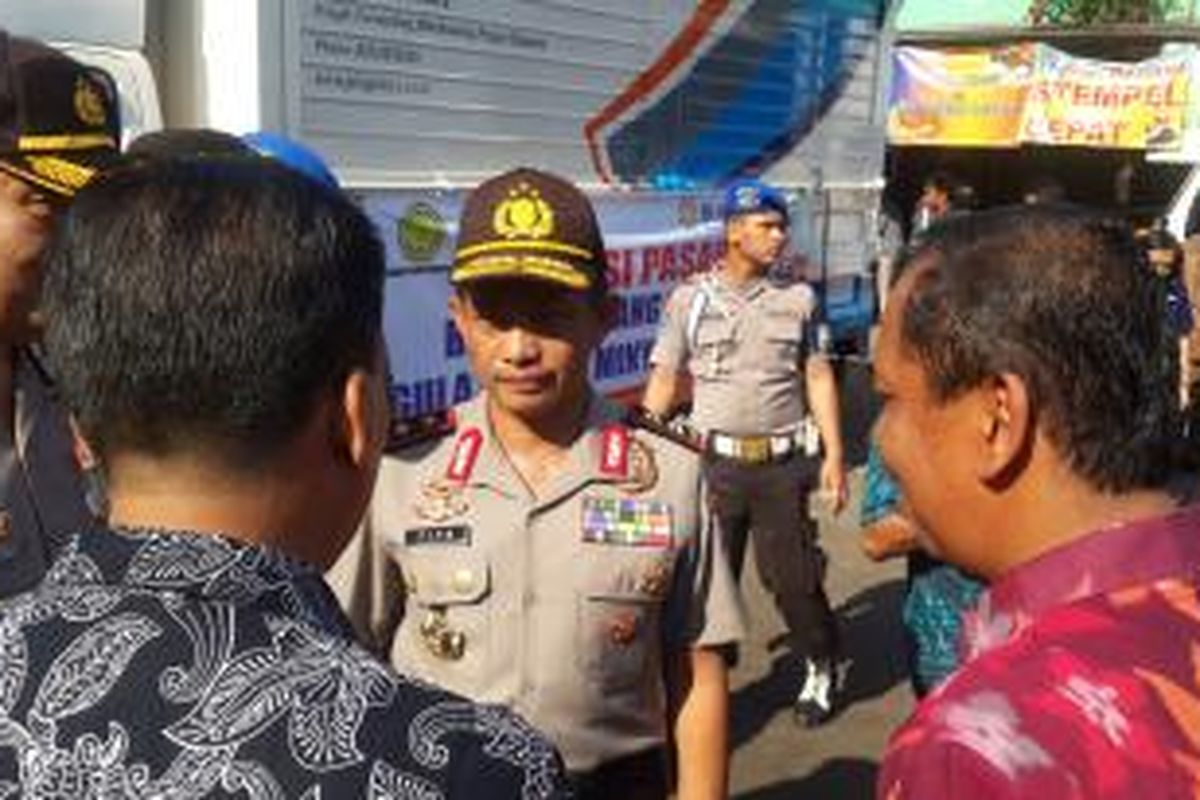 Kapolda Metro Jaya Inspektur Jenderal Tito Karnavian saat operasi pasar di Pasar Bendungan Hilir, Tanah Abang, Jakarta Pusat, Jumat (26/6/2015).