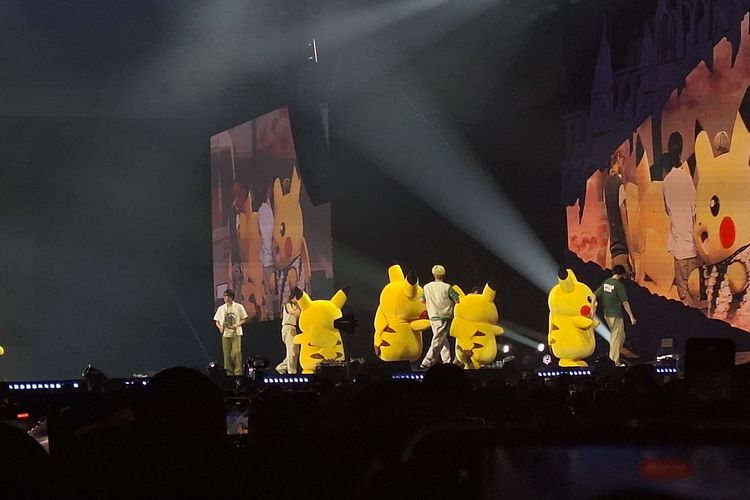Gerombolan Pikachu Muncul di Panggung Konser Fate Plus ENHYPEN Jakarta
