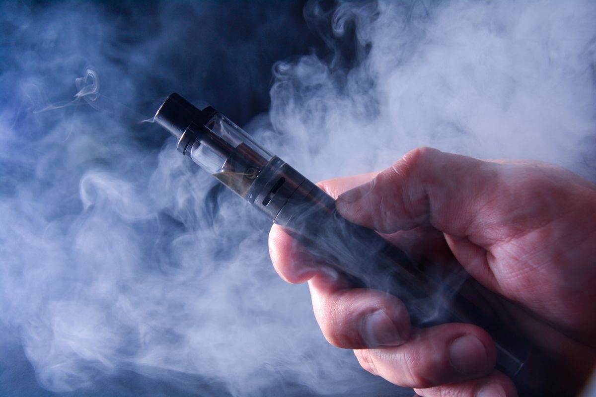 Ilustrasi vape atau rokok elektrik. Rokok elektrik resmi dikenakan pajak mulai 1 Januari 2024.