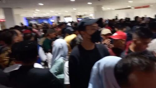 Sempat Membeludak, Kerumunan WNI yang Mau Nyoblos di Kuala Lumpur Mulai Terurai