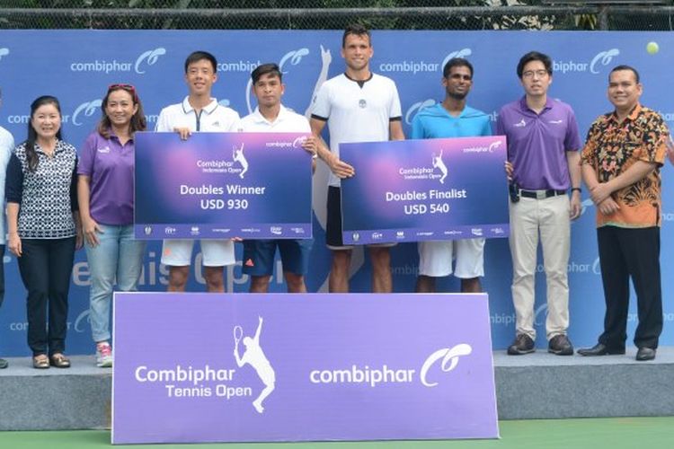 Pasangan andalan tuan rumah, Justin Barki/Christopher Rungkat berhasil memboyong gelar juara ganda Indonesia F4 Men’s Future berlabel Combiphar Tennis Open 2017, Sabtu (1/4). 