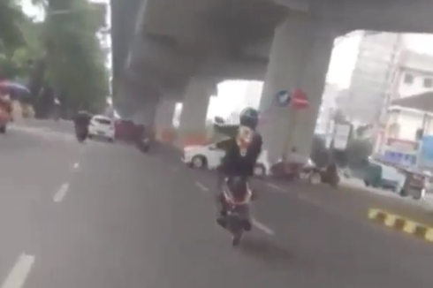 Makin Meresahkan, Aksi Remaja Wheelie di Jalan Raya