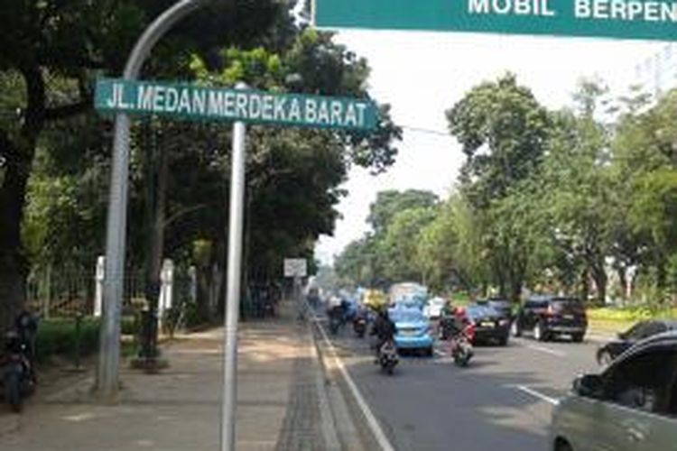 Ruas Jalan Medan Merdeka Barat, Jakarta Pusat, Selasa (3/9/2013). Jalan yang terletak di sisi barat Tugu Monas ini diusulkan diubah namanya menjadi nama presiden kedua Indonesia, Soeharto