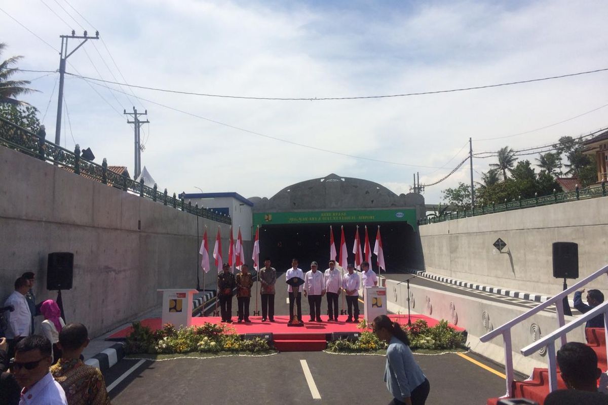 Presiden Joko Widodo (Jokowi) meresmikan underpass Yogyakarta International Airport (YIA), Jumat (31/1/2020).