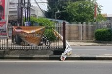 Banyak Spanduk Partai dan Caleg Meleyot di Jalan Raya Bogor, Bahayakan Pengendara Motor