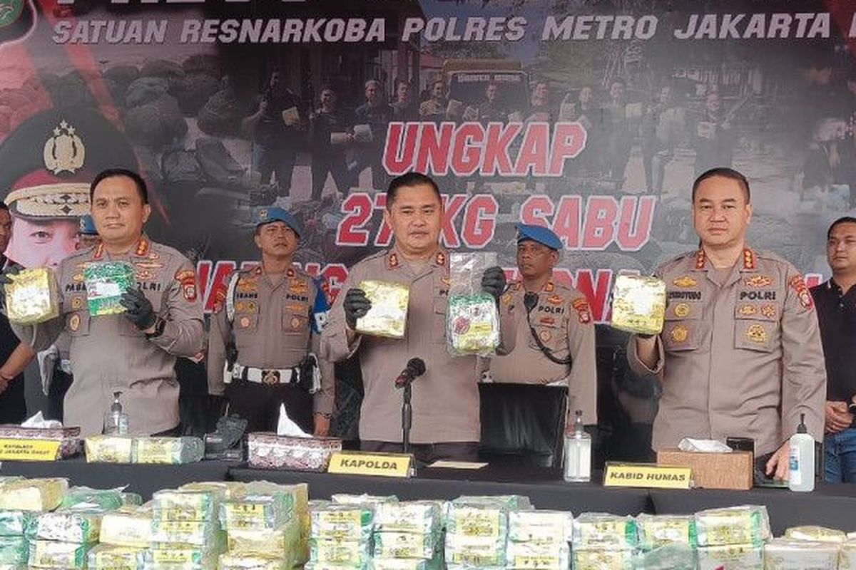Kapolda Metro Jaya Irjen Pol Fadil Imran saat jumpa pers pengungkapan kasus peredaran sabu di Polres Metro Jakarta Barat, Kamis (23/2/2023). 