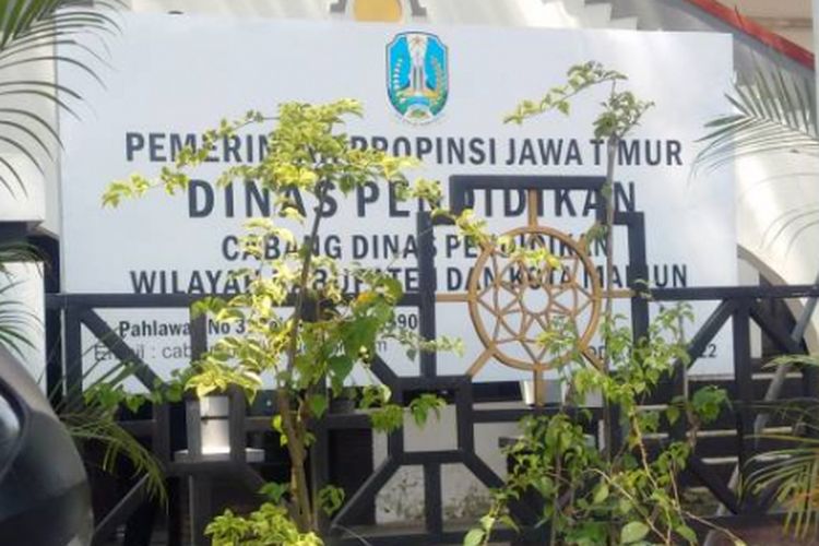 Di lokasi inilah Tim Saber Pungli Polres Madiun Kota melakukan operasi tangkap tangan pungutan liar biaya pengambilan  surat keputusan (SK) pensiun dan kenaikkan pangkat guru SMA/SMK di Dinas Pendidikan Propinsi Jawa Timur Cabang Wilayah Kabupaten dan Kota Madiun, Jumat ( 12/5/2017).