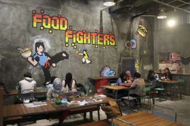 Food Fighters yang didirikan pada tanggal 6 Agustus 2015, menjadi food court dengan gaya vintage asli tahun 1980-an, Rabu (3/2/2106).