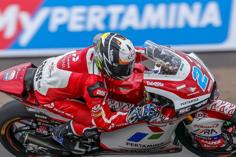 Pebalap Pertamina Mandalika SAG Team, Gabriel Rodrigo, saat berlaga pada Moto2 Mandalika 2022