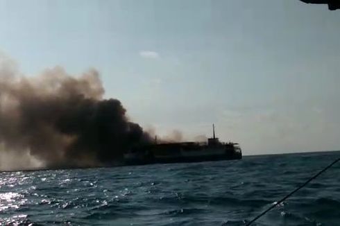 Kapal Roro Berisi 26 Awak dan 18 Truk Terbakar di Laut Jawa