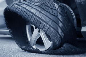 Penyebab Belasan Mobil Pecah Ban Massal di Tol Jagorawi
